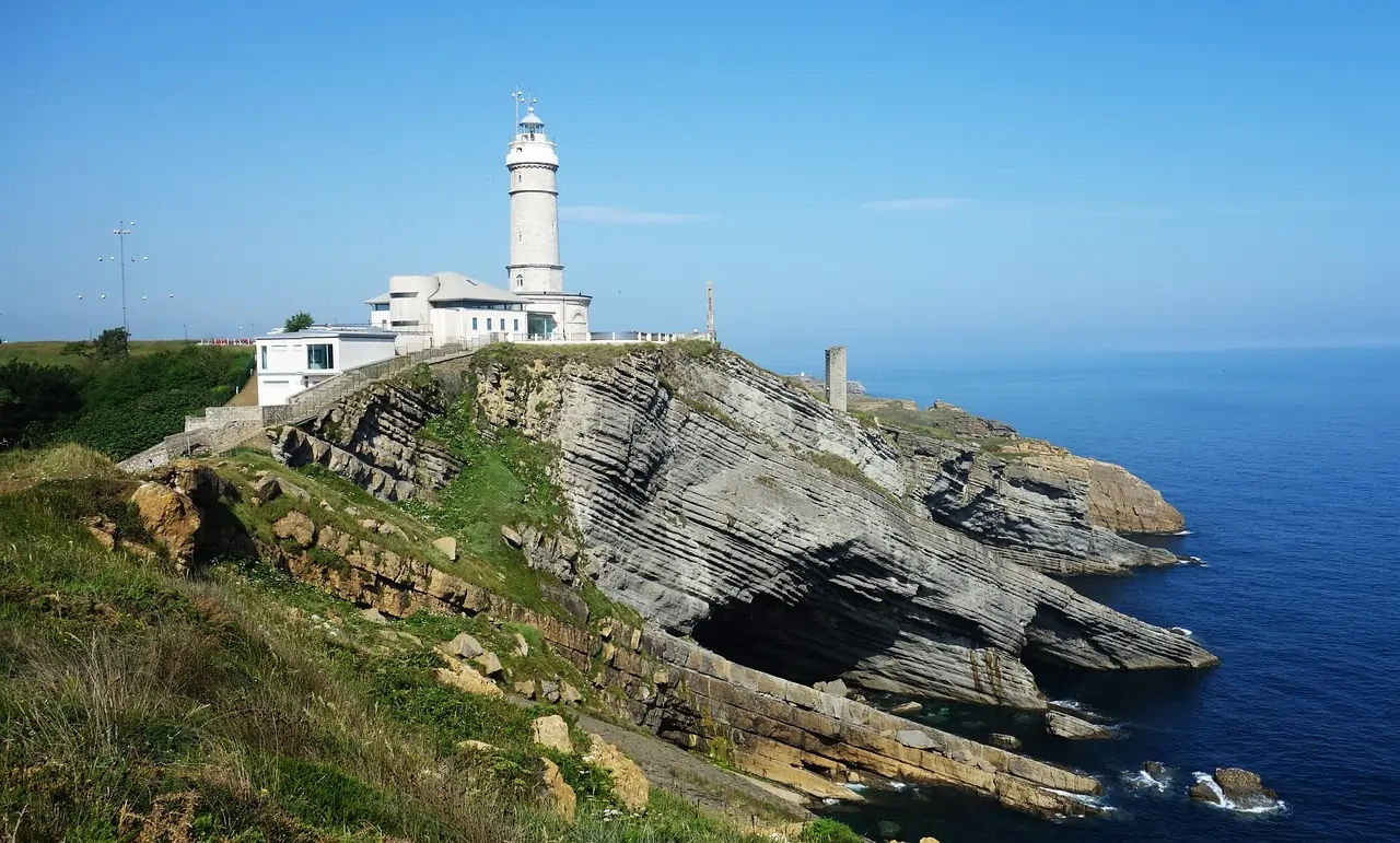 Faro de Cabo Mayor (Cantabria)