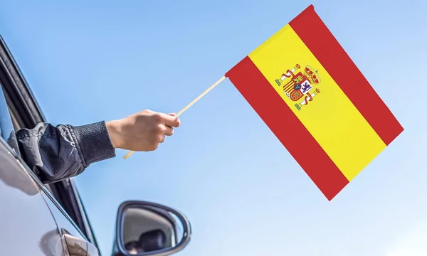 Oedim Pack 2 Banderas de España con Palo de Madera de 100 cm (67 x 45 cm)