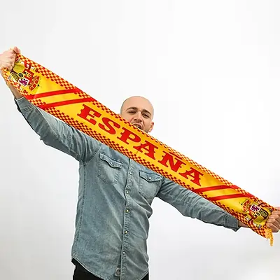 La bufanda de España es estupenda para llevarla a cualquier competición deportiva en la que participe la selección española.